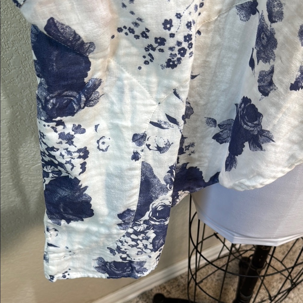 Women’s White & Navy Floral Waterfall Kimono - Picture 4 of 15